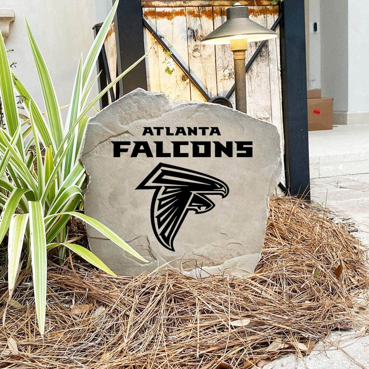 Made in the USA, this Atlanta Falcons Logo Stone is precision engraved for exceptional detail and built to withstand the elements. Available in Sandstone and Greystone finishes to complement any landscape.
