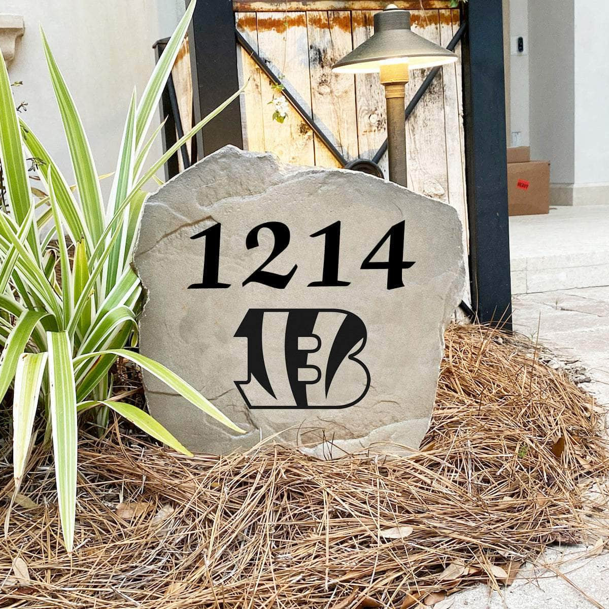 Handcrafted Cincinnati Bengals Address Stone proudly made in the USA with deeply engraved house numbers and officially licensed NFL artwork. Available in Sandstone and Greystone finishes for lasting outdoor beauty.