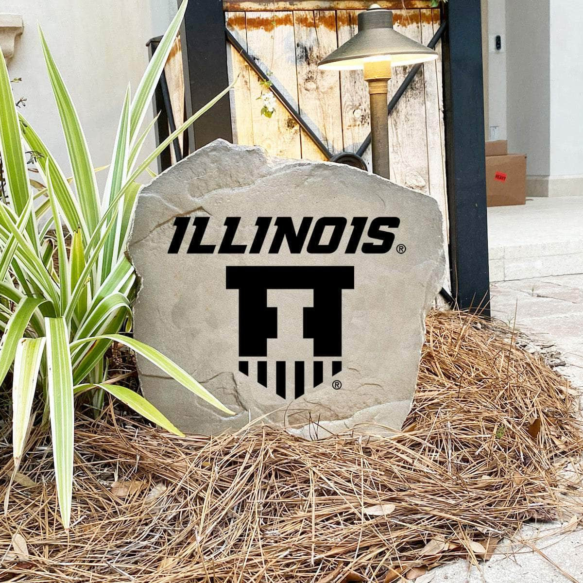 University of Illinois outdoor badge marker featuring a precision-engraved logo, crafted for alumni and loyal Illini fans who love lasting yard décor.