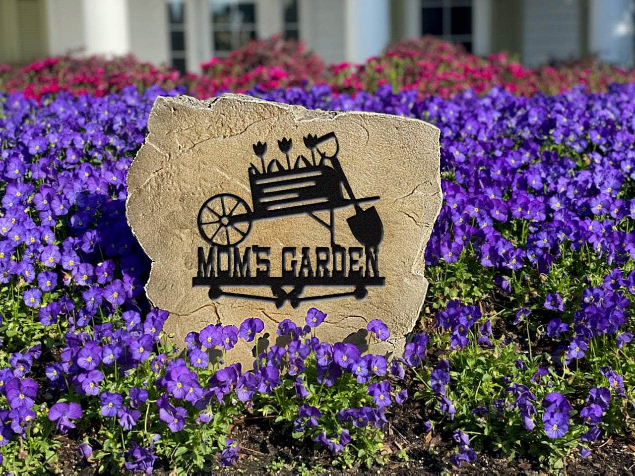 Custom engraved stone with Mom’s Garden design, perfect for Mother’s Day